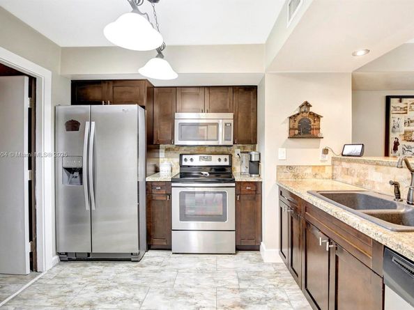 9715 NW 23rd Ct, Pembroke Pines FL 33024