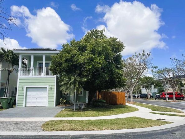 390 NE 35th Ave, Homestead FL 33033