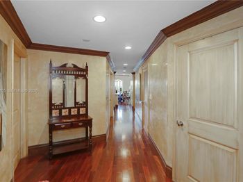 10 Aragon Ave