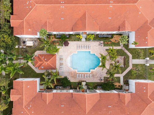 6821 SW 44th St 203, Miami FL 33155