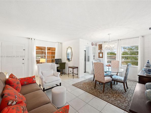 160 NE 8th Ave 9B, Hallandale Beach FL 33009