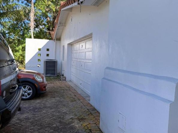 5600 SW 74th Ct, Miami FL 33143