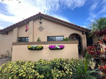 6633 NW 178th Ter