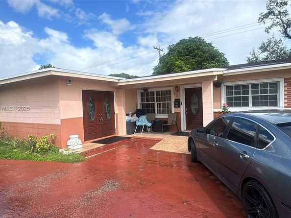 901 NW 199th St, Miami Gardens FL 33169