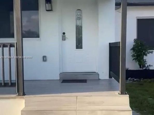 3085 NW 51st St, Miami FL 33142