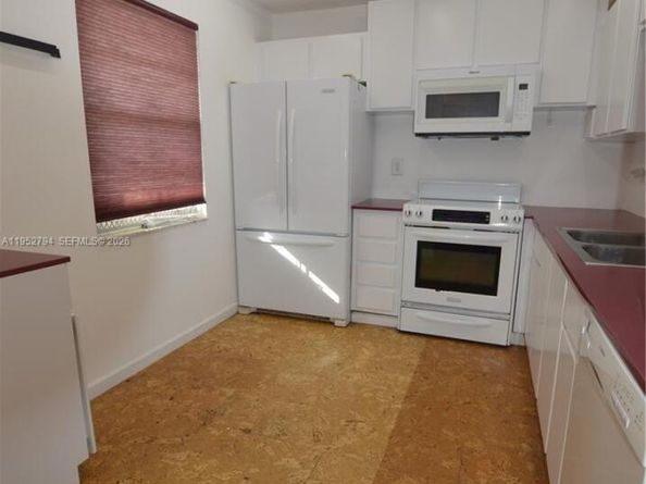 425 SE 11th Ter 402, Dania Beach FL 33004