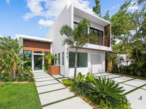 569 NW 44th St, Miami FL 33127
