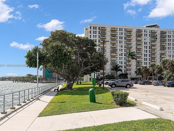 880 NE 69th St 14H, Miami FL 33138