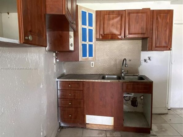 3954 NW 182nd Ln, Miami Gardens FL 33055