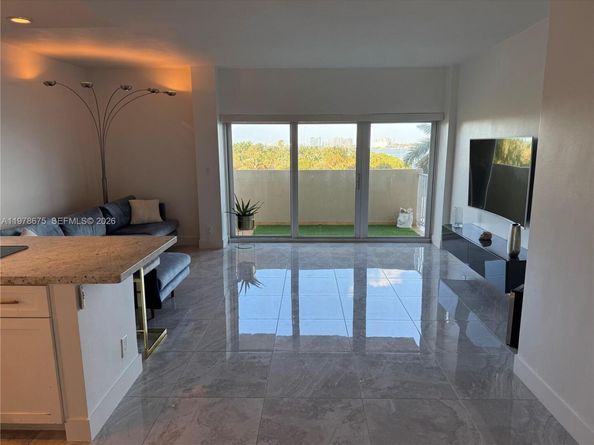 880 NE 69th St 5Q, Miami FL 33138