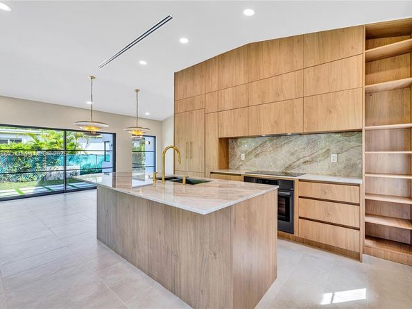 1323 Cleveland Rd, Miami Beach FL 33141