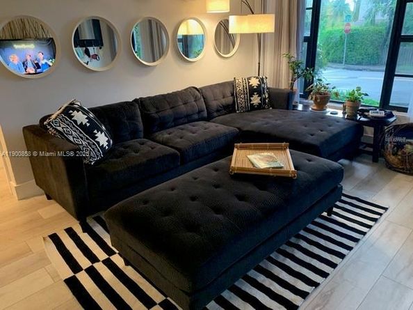 2 NE 44 St, Miami FL 33137