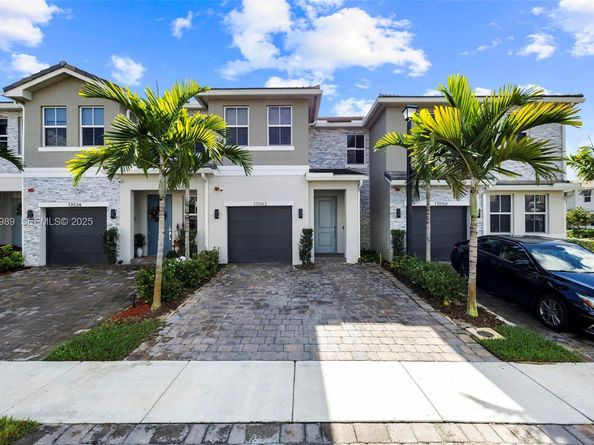 17042 SW 1st St, Pembroke Pines FL 33027