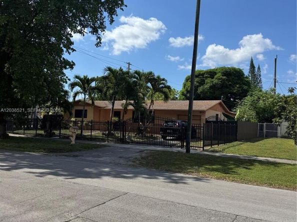 Undisclosed Address #A12038521, Miami FL 33162
