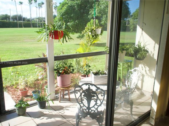 9820 S Hollybrook Lake Dr 106, Pembroke Pines FL 33025