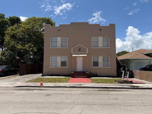 514 El Vedado, West Palm Beach FL 33405