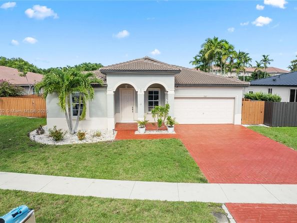 2103 NE 39th Ter, Homestead FL 33033
