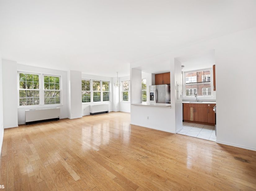 65 Oceana Drive E 3F, Brooklyn NY 11235