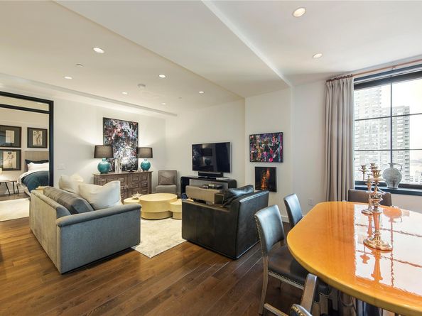 425 West 50th Street 12K, New York NY 10019