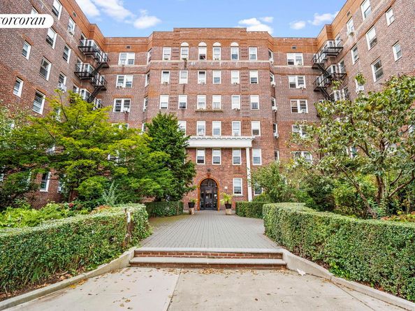 140 East 2nd Street 6R, Brooklyn NY 11218