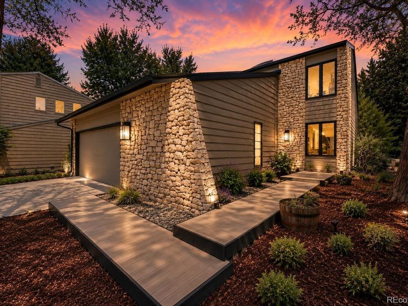 1581 W Briarwood Avenue, Littleton CO 80120