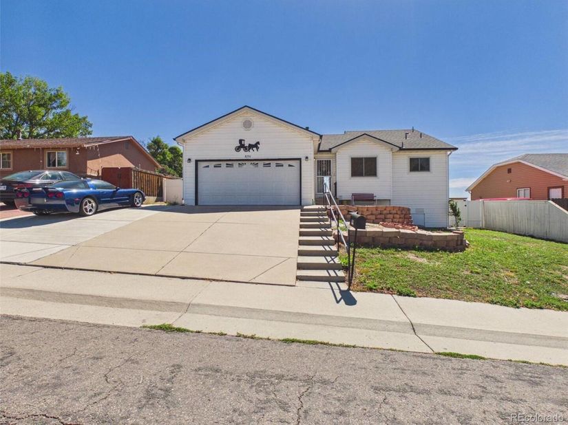 8250 Explorador Calle, Denver CO 80229