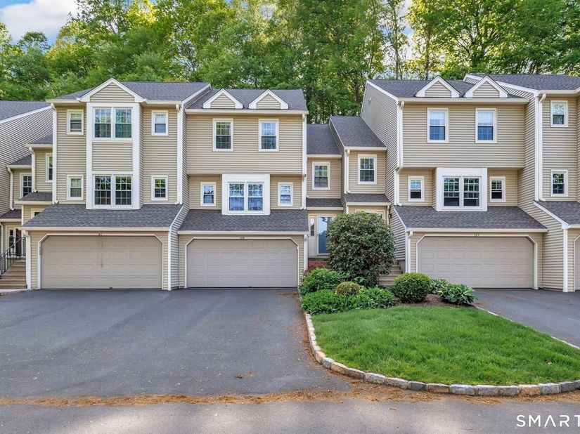 139 Governor Trumbull Way 139, Trumbull CT 06611