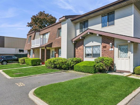 156 W Cambridge Drive E 156, Copiague NY 11726