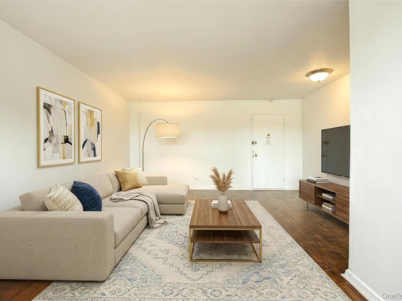 63-45 Saunders Street 6H, Rego Park NY 11374