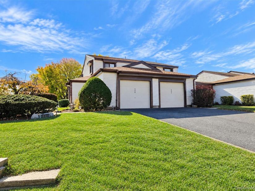 508 Gotham Court N, Saint James NY 11780