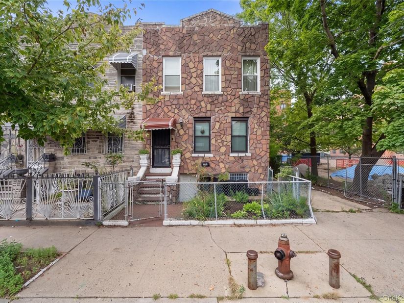 749 Taylor Avenue, Bronx NY 10473