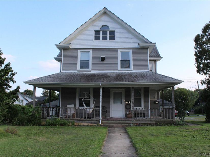 64 Old Dock Road, Kings Park NY 11754