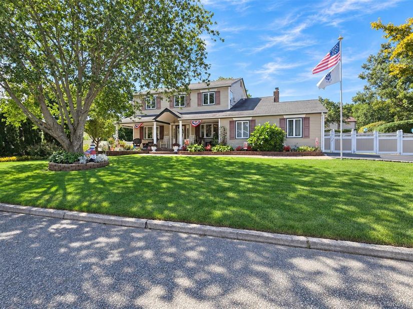 122 Evergreen Avenue, Medford NY 11763