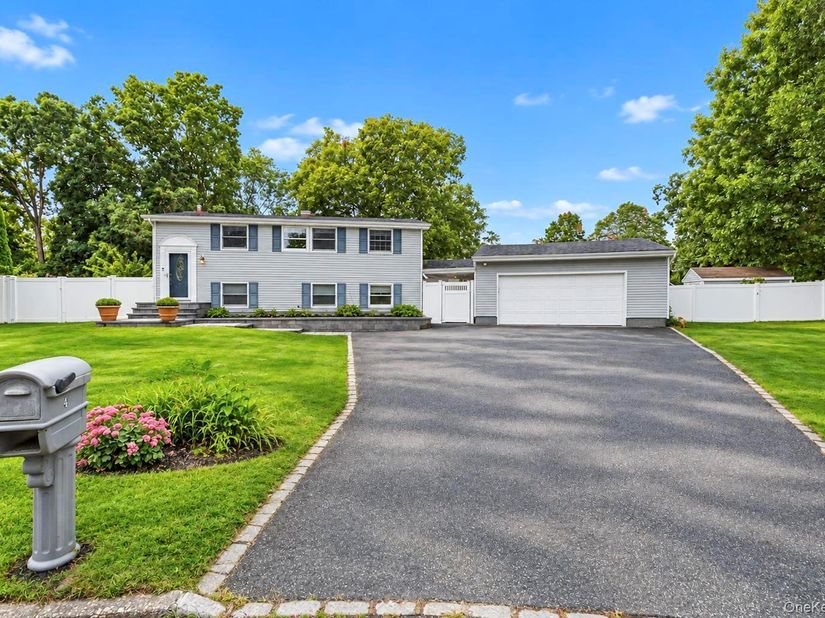 4 Bud Court, East Setauket NY 11733