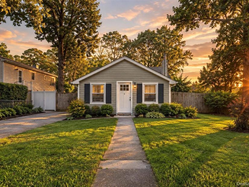3 Elmwood Avenue, Selden NY 11784