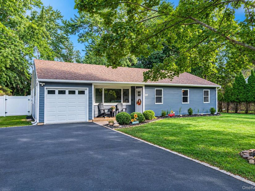 105 Raynor Road, Ridge NY 11961