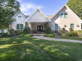 37 W Woodside Avenue