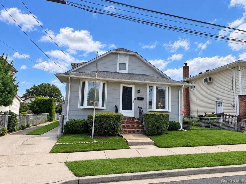1041 Barnes Street, Franklin Square NY 11010