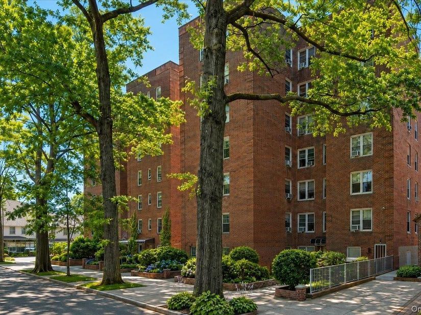 82-40 Austin Street 6/K, Kew Gardens NY 11415