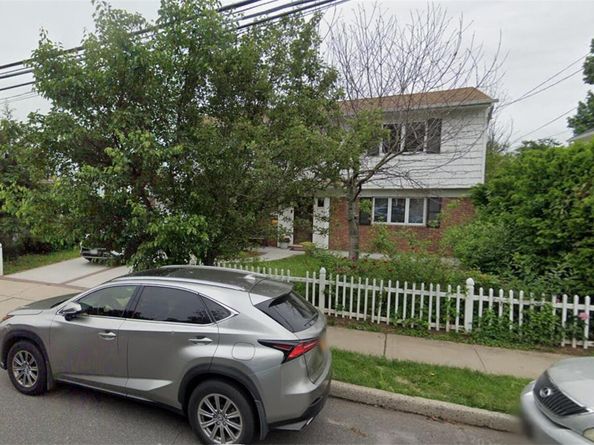 214 Park Avenue, New Hyde Park NY 11040