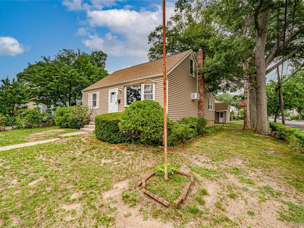 380 W Gates Avenue, Lindenhurst NY 11757