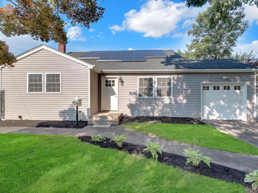 128 W 17th Street, Deer Park NY 11729
