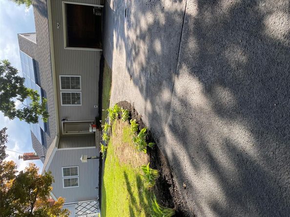 128 W 17th Street, Deer Park NY 11729