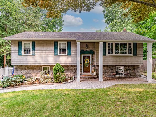 41 Oak Street, Smithtown NY 11787