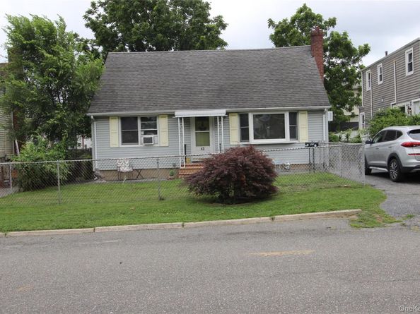 42 5th Avenue S, Huntington Station NY 11746