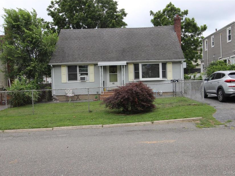 42 5th Avenue S, Huntington Station NY 11746