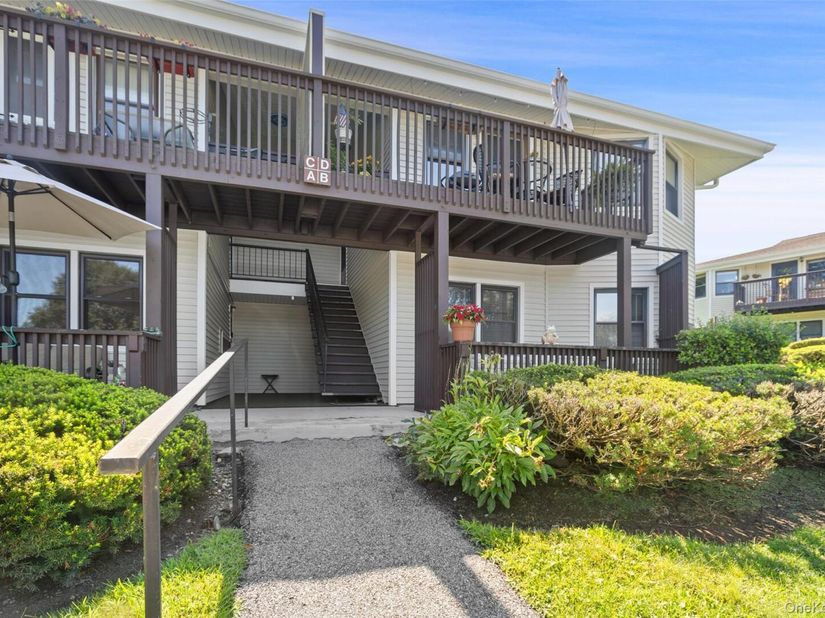 39 Sussex Drive B, Yorktown Heights NY 10598