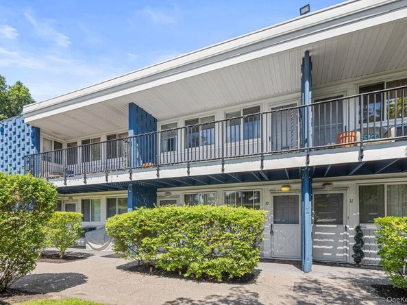 1 Wyndover Woods Lane 10, White Plains NY 10603