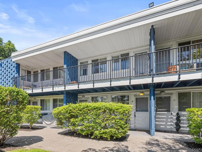 1 Wyndover Woods Lane 10, White Plains NY 10603