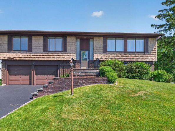19 Branding Iron Lane, Glen Cove NY 11542